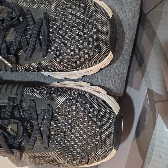 On Running CloudSwift Women's Black and White Athletic Shoes Size 8.5 - Picture 9 of 9